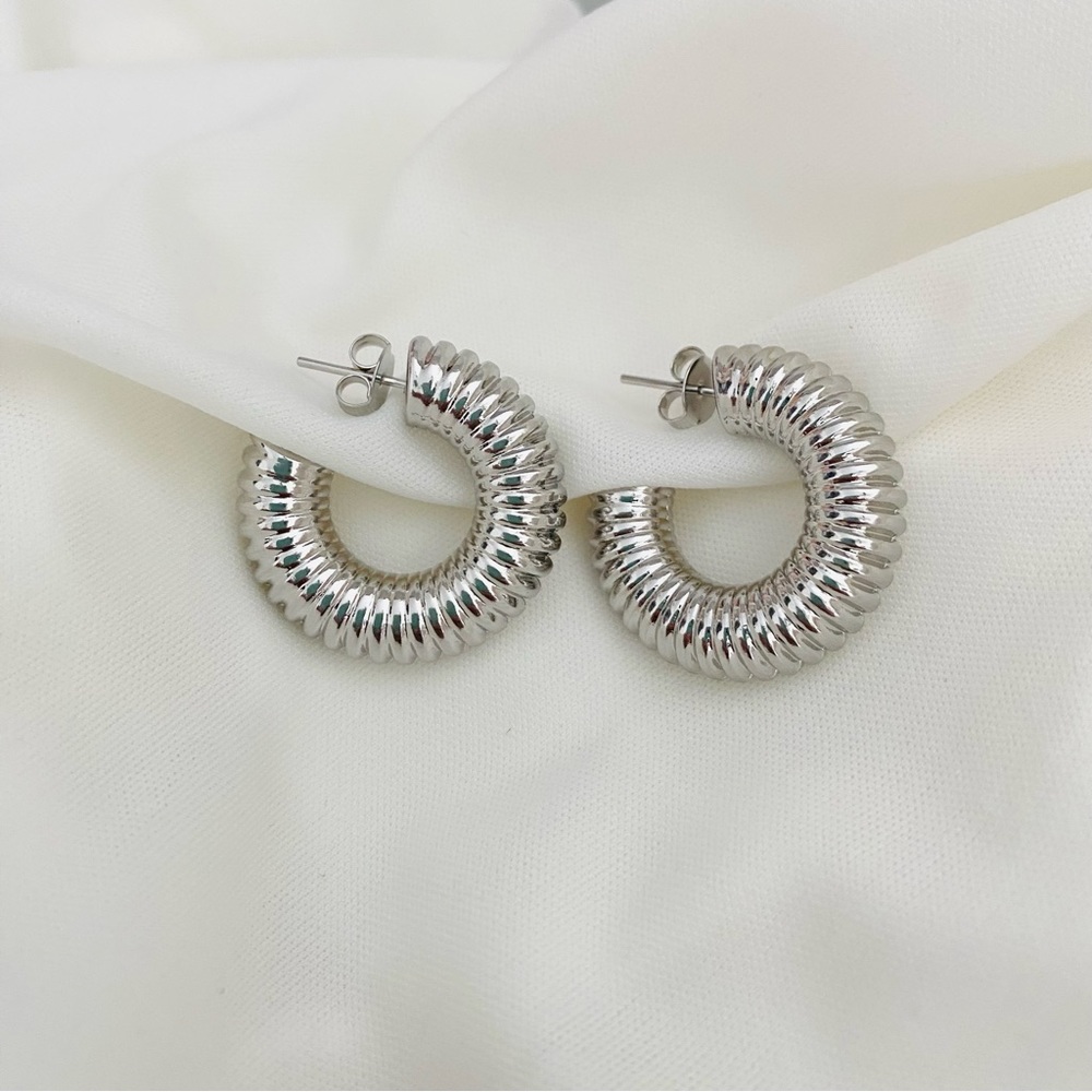 Twisted Hoops - Picture 9 of 10